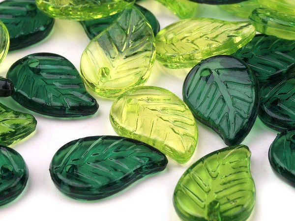 Transparente Kunststoff-Blattperlen Anhänger 9x14 mm Mix