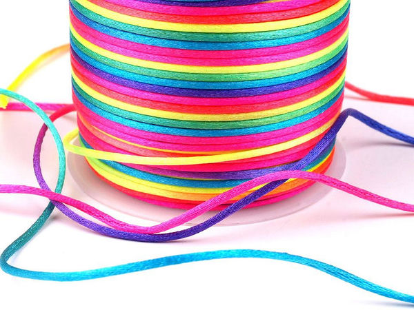 Premium Rattail Satinkordel Regenbogen (1 mm) - Mehrfarbiges Satinband für Kumihimo, Schmuckherstellung und Basteln