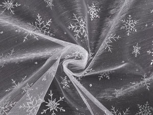Organza mit Glitzerschneeflocken
