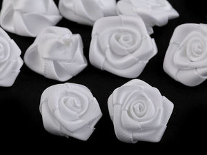Premium-Satinrosen-Applikationen in Weiß (20 mm) - Elegante Stoffrosen zum Basteln, für Hochzeitsdeko und Kleidung
