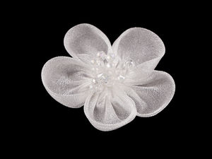 Elegante schimmernde Organza-Blüten-Applikation mit Perlen-Blütenstempeln (Ø 4,5 cm) – Florales Deko-Element zum Aufnähen oder Aufkleben
