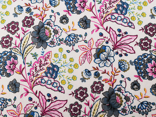 Baumwollstoff in grober Leinenoptik mit Blumenmuster