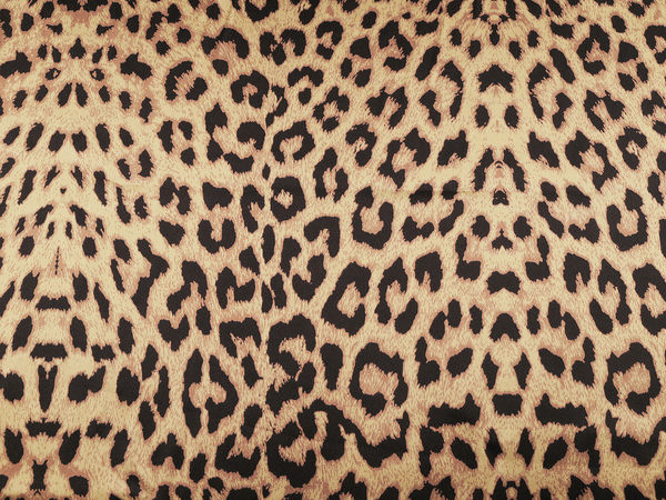 Elastischer Satin mit Tiermuster
