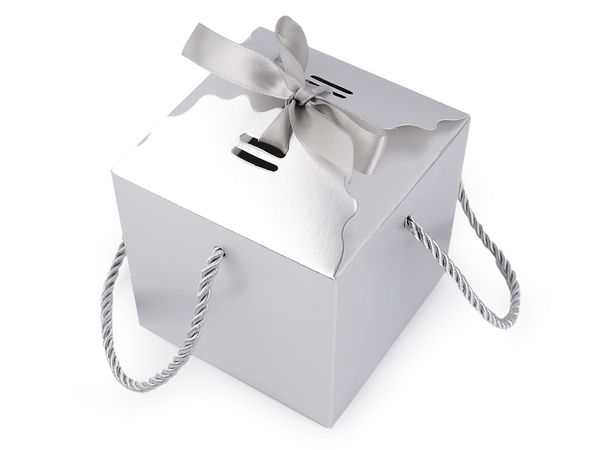 Geschenkbox mit Satinband und Kordel